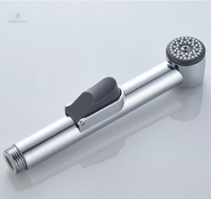 Douchette WC en chrome, solution pratique et esthétique