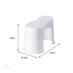 Marche pied stable pour une aide à la toilette