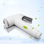 Accessoire de salle de bain, douchette blanche