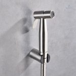 Équipement de douchette pour WC suspendus